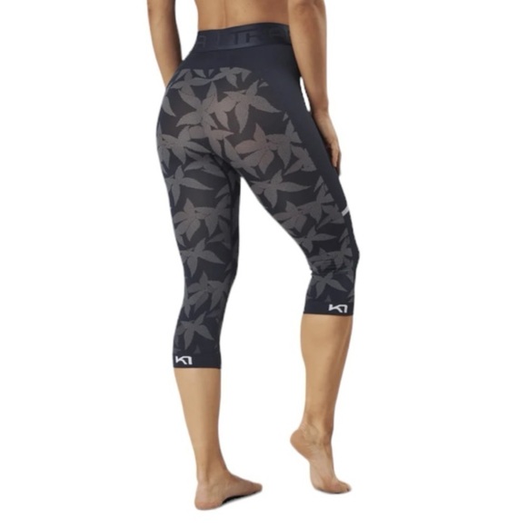 Kari Traa Butterfly Capri II Pant In Marin Navy Blue Medium NWOT - Picture 1 of 13
